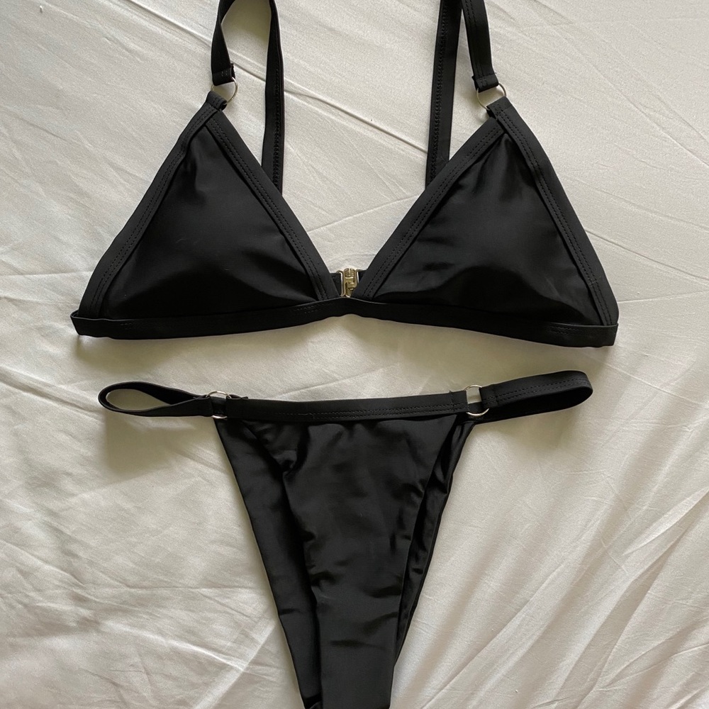 Black bikini set